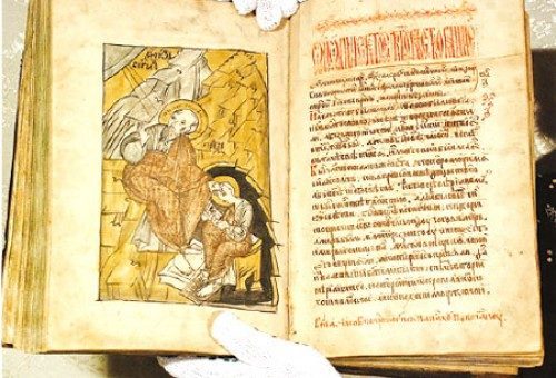 У черкаському краєзнавчому музеї показали книгу, якій майже півтисячоліття