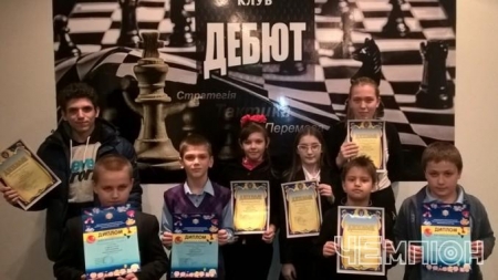 Традиційний турнір з шахів провели серед дітей за місцем проживання