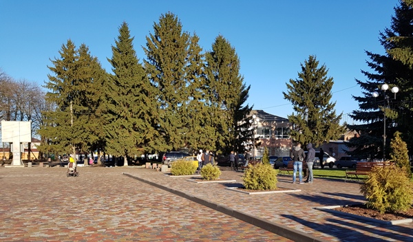 Центральні площі черкаських містечок оновили до Нового року