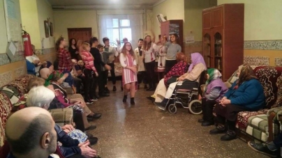 Джури школи № 11 розрадили стареньких пансіонату в с. Лозівок