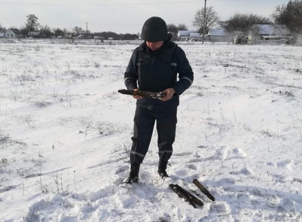 На Драбівщині сапери знищили 4 артилерійських снаряди