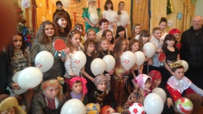 “Батьківщинівці” Монастирищини привітали дітей інтернату зі святом