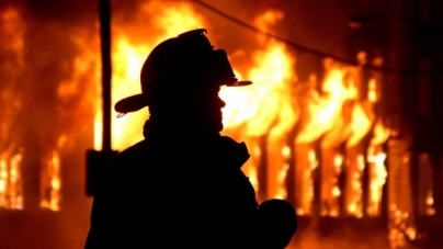 У вогні пожежі на Звенигородщині ледь не загинула 15-річна дівчина