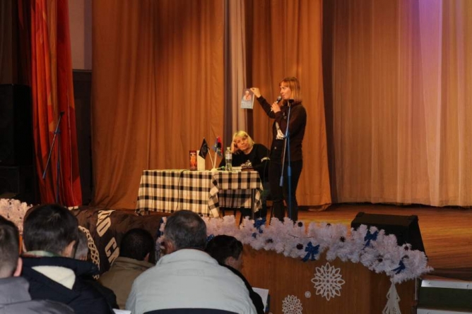 Леся Горліс-Горська презентувала у Черкасах свій першодрук та книги батька