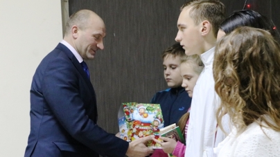 Міська влада привітала зі святом Миколая дітей, чиї батьки загинули в АТО