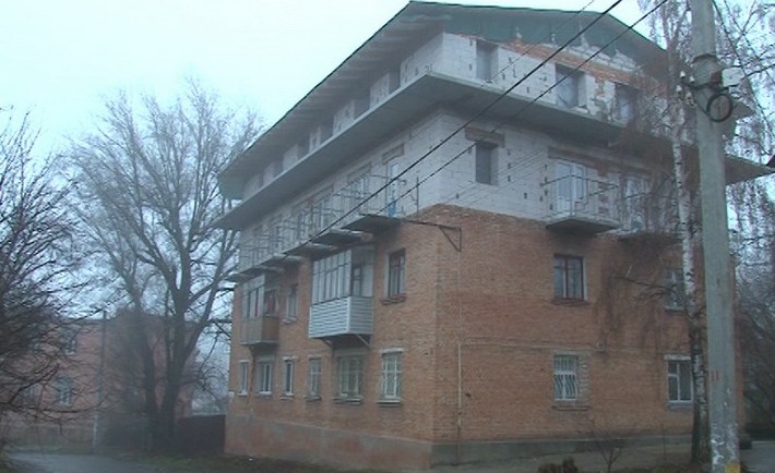 В Умані хасиди без дозволу добудували до будинку ще два поверхи