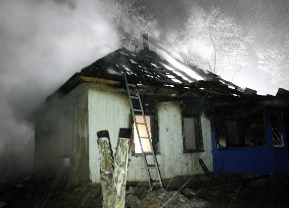 Матір, через яку живцем згоріли четверо діток на Черкащині, відпустили під домашній арешт