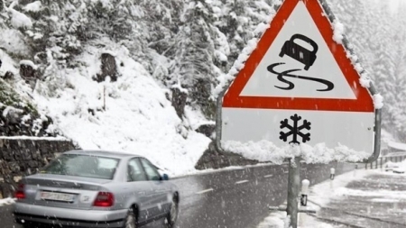 Утриматися від поїздок на час ускладнення погодних умов закликають водіїв Черкащини