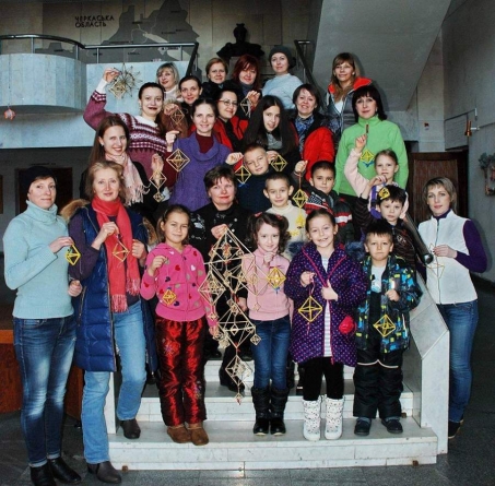 «Павучий» оберіг навчали плести в Черкаському краєзнавчому музеї (Фото)
