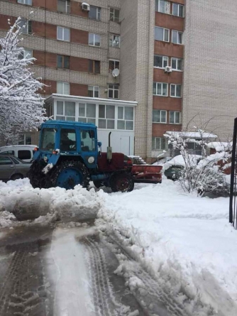 Черкаські “батьківщинівці” долучаються до розчистки снігу у місті