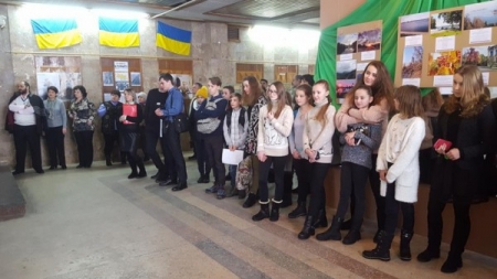 Фотовиставку учнів, присвячену Дню соборності, відкрили у Палаці молоді Черкас