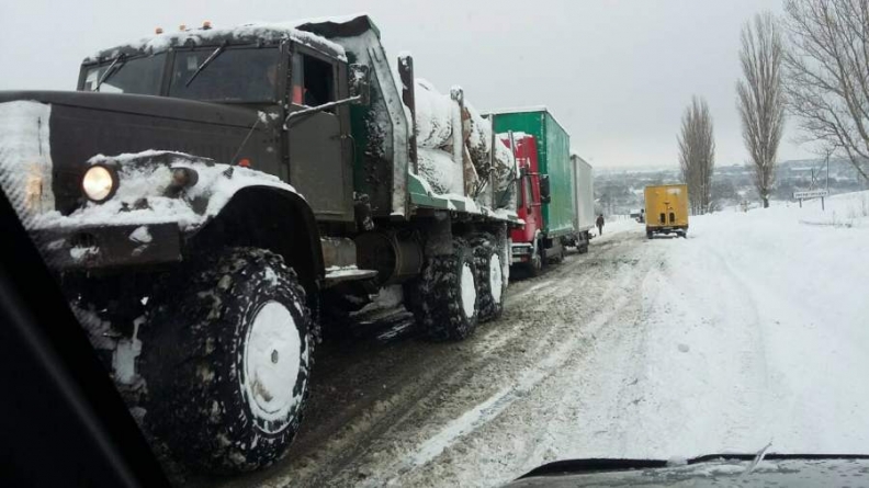 Понад 40 вантажівок визволили зі снігового полону лісівники Звенигородщини
