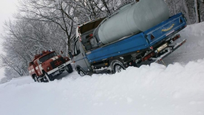 Зі снігових заметів звільнено майже півтори тисячі одиниць транспорту – звіт ДСНС