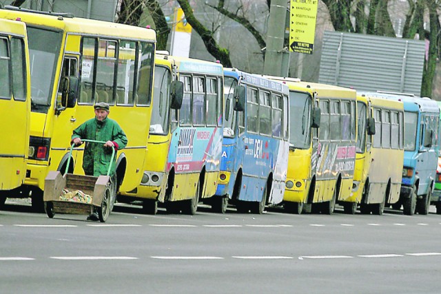 “Боротьба” з рекламою в маршрутних автобусах триває у Смілі
