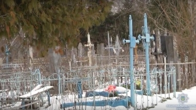 На Черкащині затримали вандала, який крав хрести з кладовищ