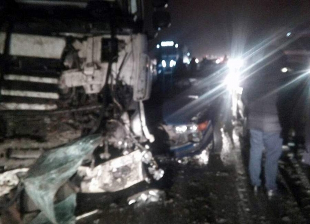 На Уманщині водій вантажівки загинув, врізавшись в автомобіль на узбіччі