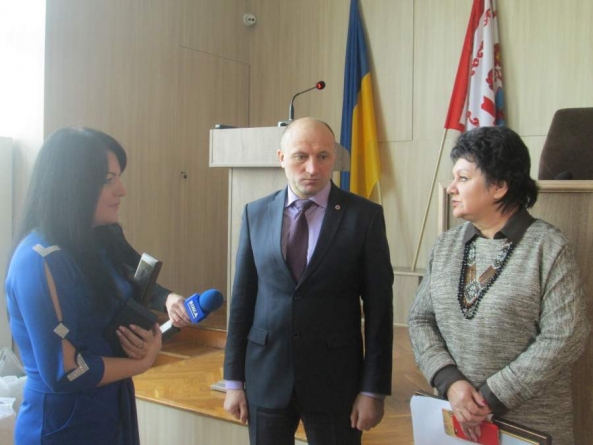 Дружині загиблого в АТО черкасця вручено відзнаку “За заслуги перед містом Черкаси”