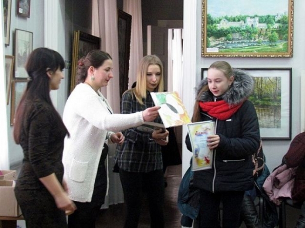 Аплікація з тканини й шкіри перемогла у виставці-конкурсі “Діти і мир”
