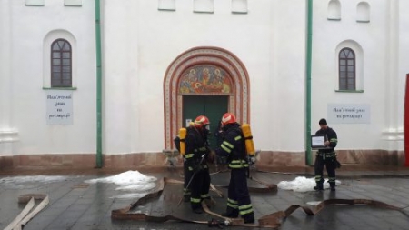 На Черкащині рятувальники провели навчання на випадок пожеж в храмах