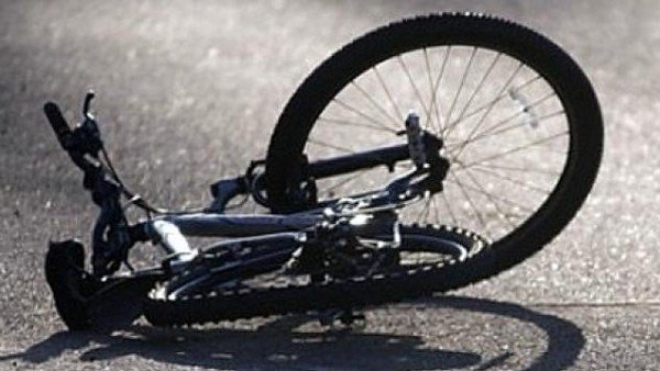 У Червоній Слободі збили велосипедиста: він отримав відкриту черепно-мозкову травму