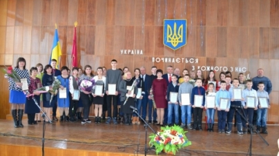 Обдарованих дітей та педагогів-наставників привітали на Драбівщині