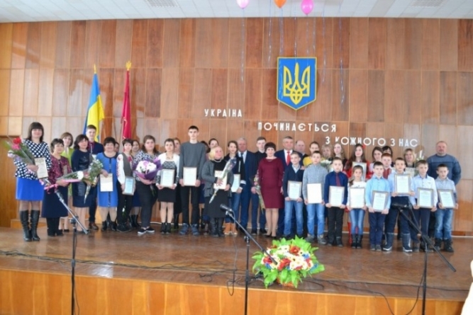 Обдарованих дітей та педагогів-наставників привітали на Драбівщині