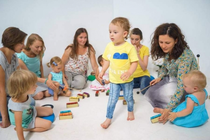 Черкащанка Анна Комкіна закохує діток у музику