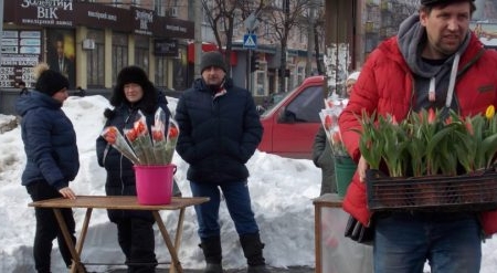 Квітковий ярмарок до 8 березня стартував у середмісті Черкас