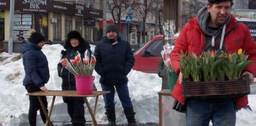 Квітковий ярмарок до 8 березня стартував у середмісті Черкас