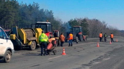 Роботи з ямкового ремонту розпочалися на автодорогах Черкащини