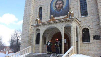 Рятувальники ліквідували пожежу в найвищому православному храмі України