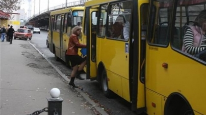 До міських кладовищ у поминальний день ходитиме тільки громадський транспорт