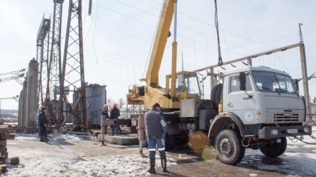 Демонтують 30-тонний трансформатор на Канівщині