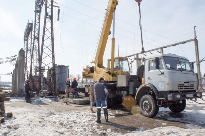 Демонтують 30-тонний трансформатор на Канівщині