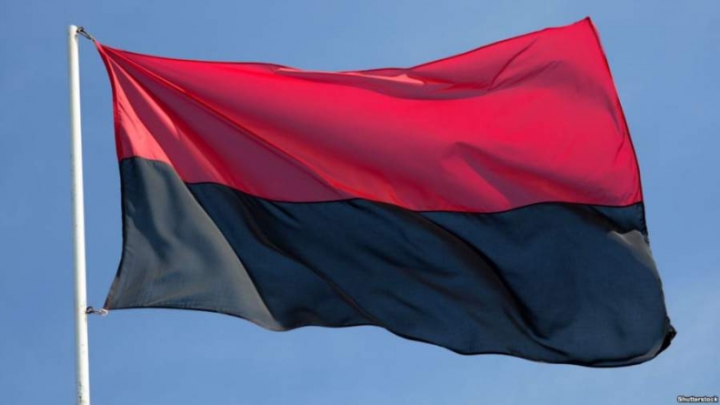 Біля черкаської мерії будуть вивішувати ще два прапори в особливі дні