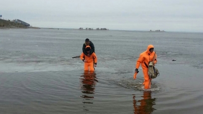 Двох рибалок з дрейфуючої крижини знімала міська аварійно-рятувальна служба