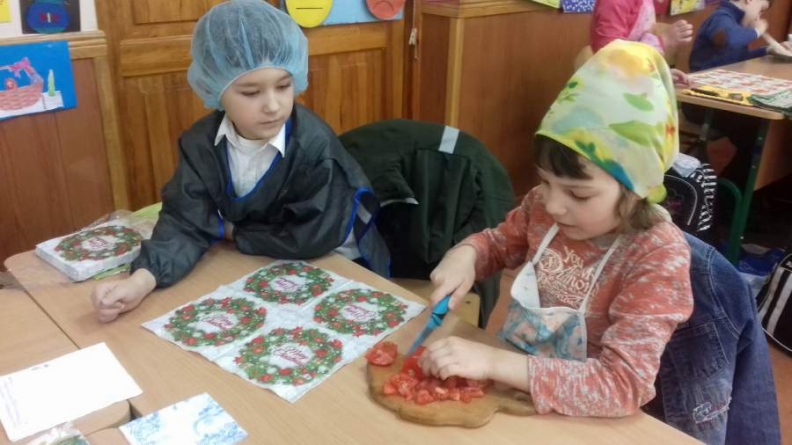 Смілянських першокласників вчать розрізняти шкідливу і корисну їжу