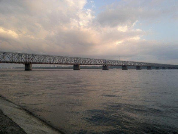 Рух по мосту через Дніпро 7 та 9 квітня регулюватиметься світлофором з 9 до 13 години