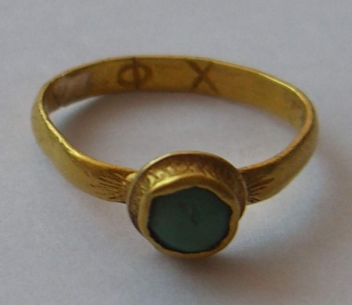 У Суботові знайдено перстень з таємничою монограмою