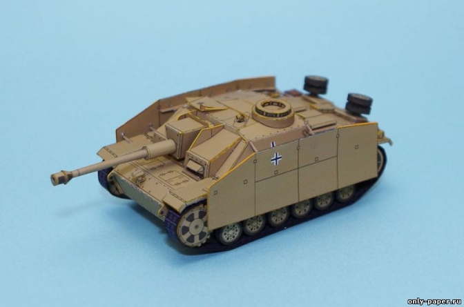 Паперові міні-моделі радянських танків створює власноруч черкащанин