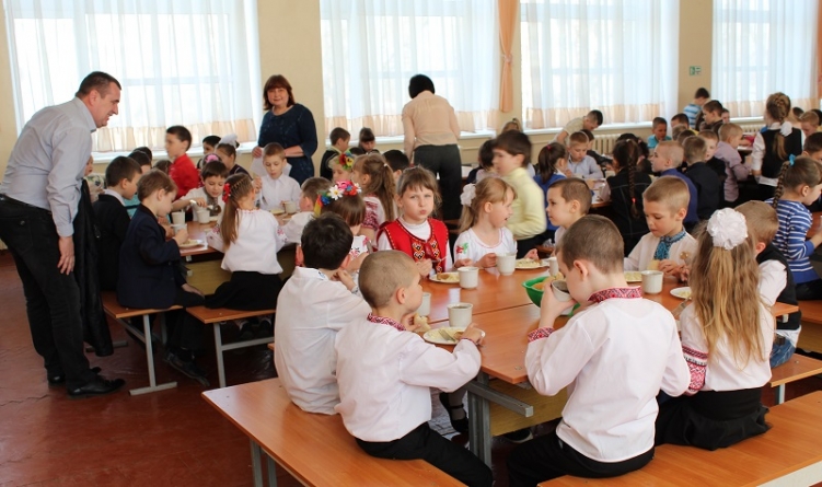 Самостійно вибрати страву на обід мають змогу учні чотирьох черкаських шкіл