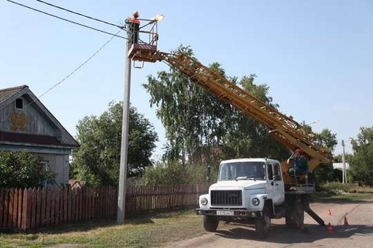 Мережі вуличного освітлення активно прокладають на Черкащині