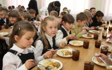 Безкоштовні обіди у школах забезпечать для дітей з малозабезпечених родин