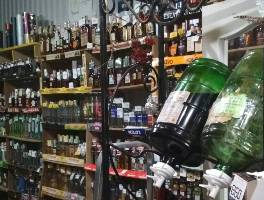 У черкаському магазині вилучено 150 літрів алкоголю невідомого походження