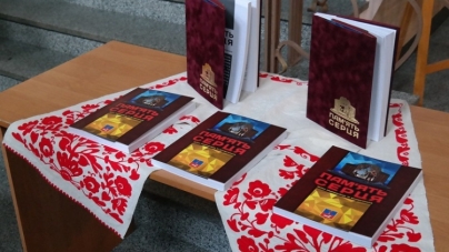 Сто додаткових примірників книги про воїнів АТО міський голова видав власним коштом
