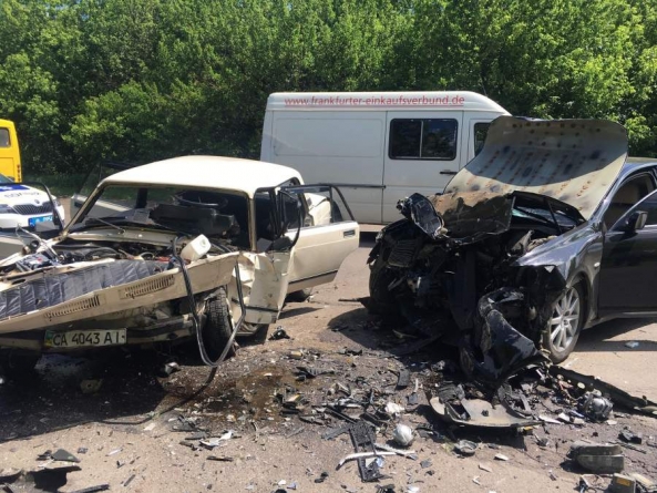 У жахливій ДТП під Черкасами загинув водій “Жигулів”