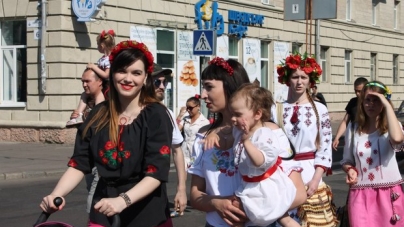 “Вишиванковою ходою” відзначатимуть сьогоднішній день черкасці