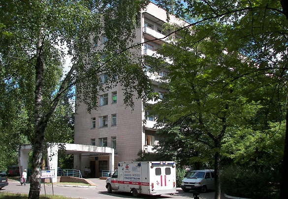 Через підозрілий пакунок до черкаської лікарні прибули вибухотехніки