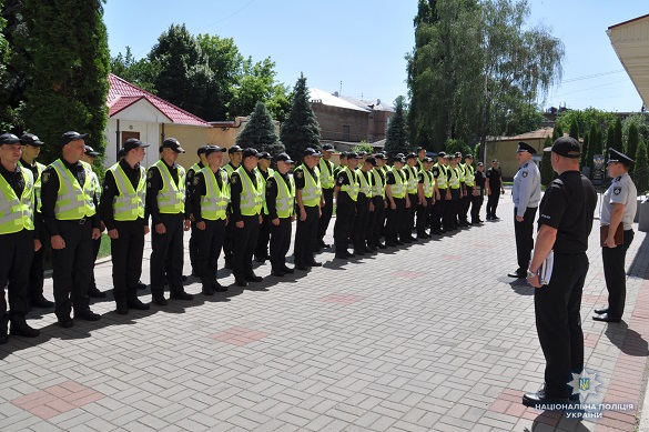 Черкаські поліцейські слідкуватимуть за безпекою футбольних фанів у Києві (Відео)