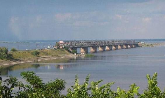 На мосту через Дніпро продовжуються ремонтні роботи